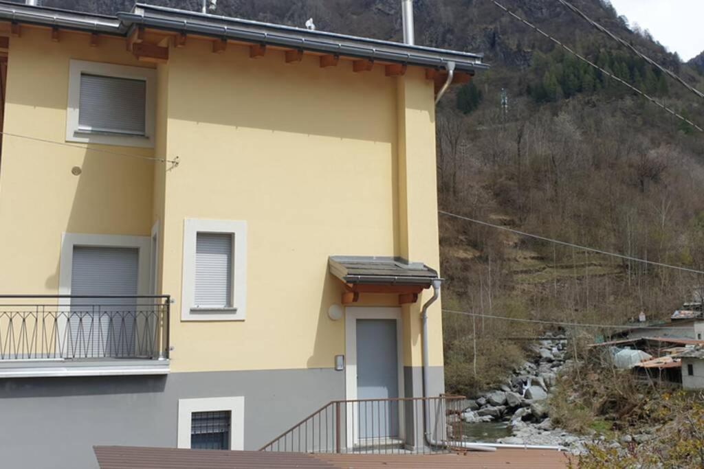 Apartmán La Finestra Sul Fiume-Graziosa Mansarda.Cir 014O74 Val Masino Exteriér fotografie